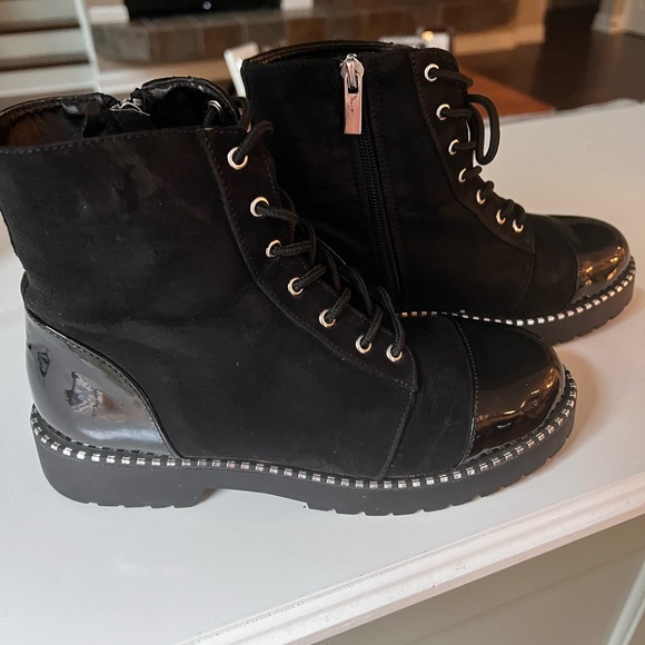 Bamboo boots like new. Worn twice. Near Perfect condition. - Picture 1 of 3